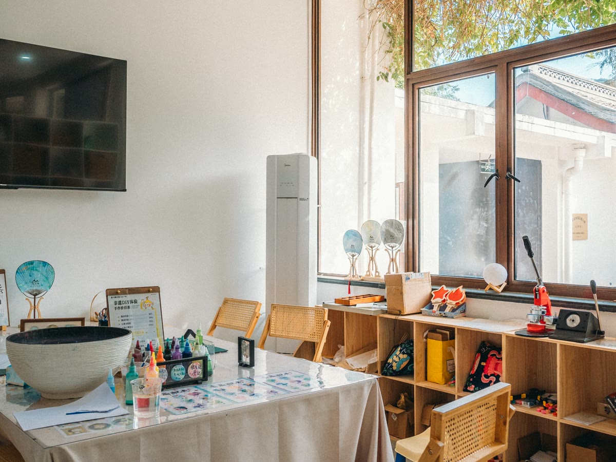 A bright creative studio prepared for visual reference work